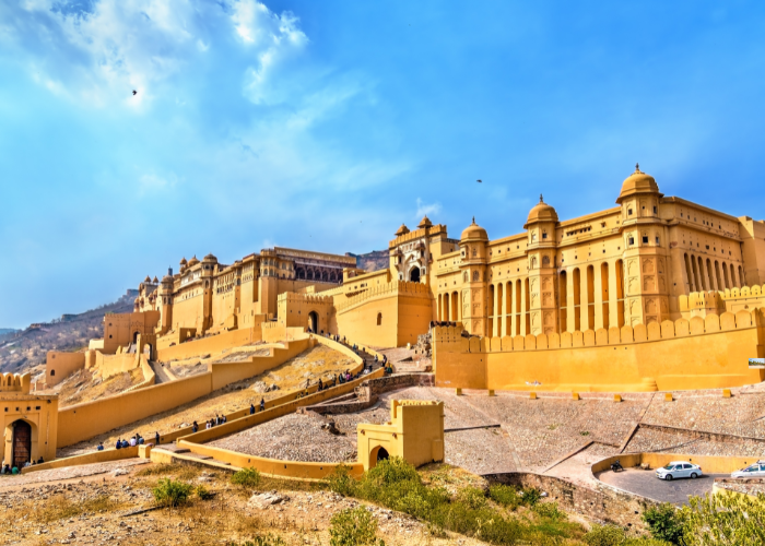 Amber Fort Jaipur glowing in winter sunlight – heritage destination in Rajasthan