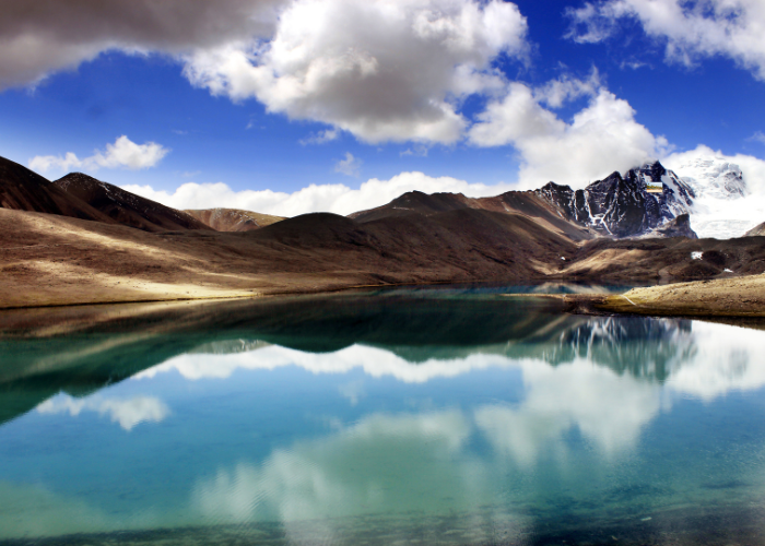 Frozen Tsomgo Lake and snowy Himalayas – peaceful winter destination in Sikkim