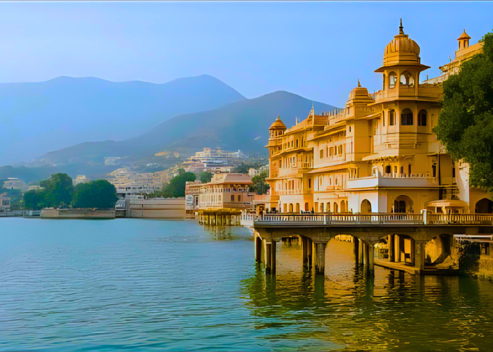 Lake Pichola and City Palace view in Udaipur – affordable lake city destination in India
