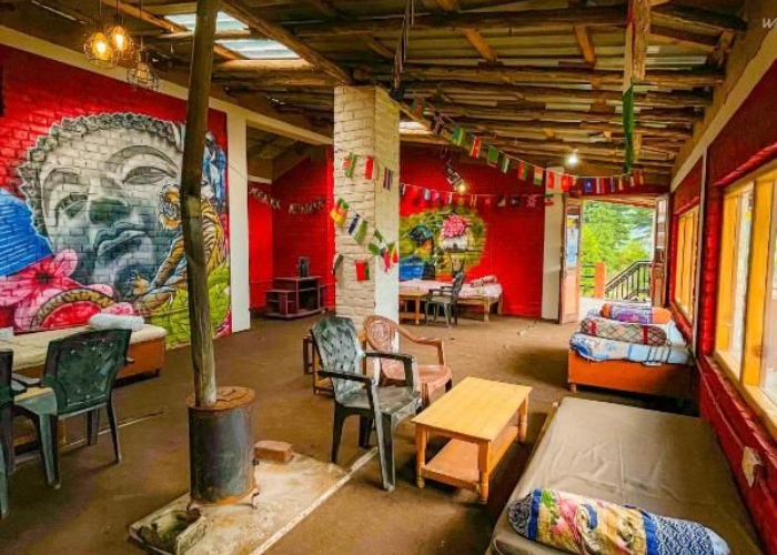 Hotels and hostels in Manali during New Year with winter snowfall