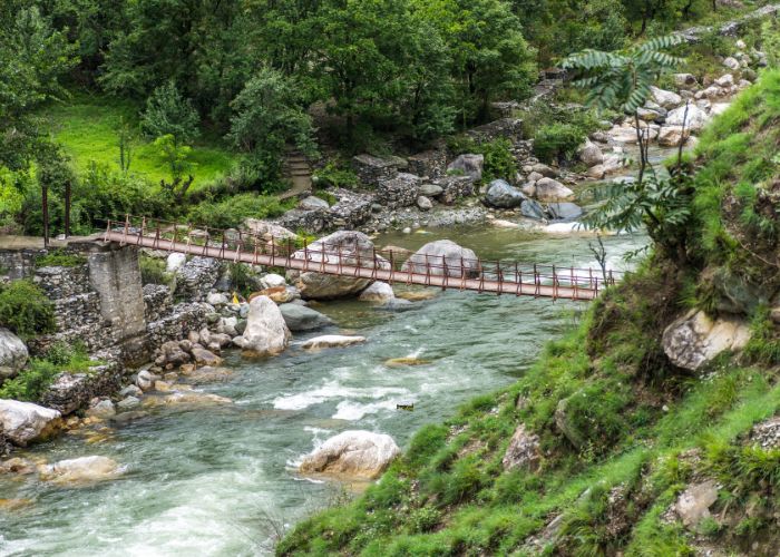 3 day Tirthan Valley itinerary riverside relaxation Himachal trip